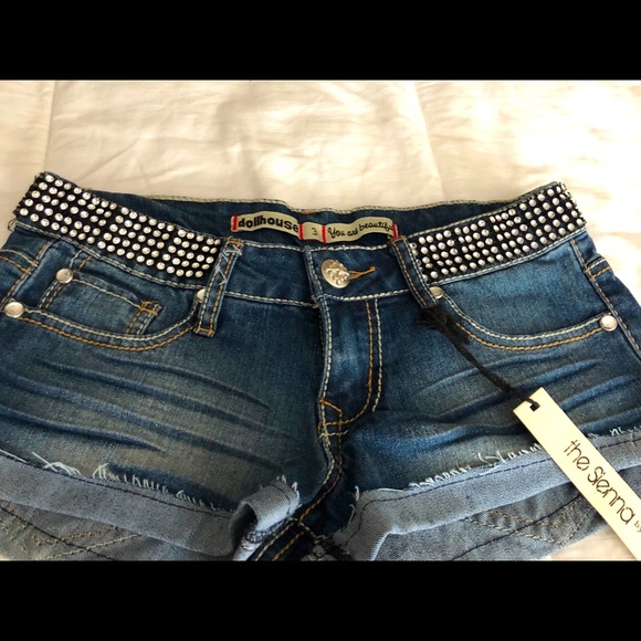 Dollhouse “The Sienna” *bling* Jean shorts. size 3 - Picture 6 of 14